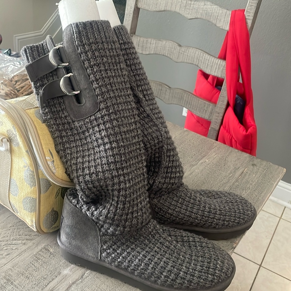 UGGS-Cozy Gray Knit Women's Boots